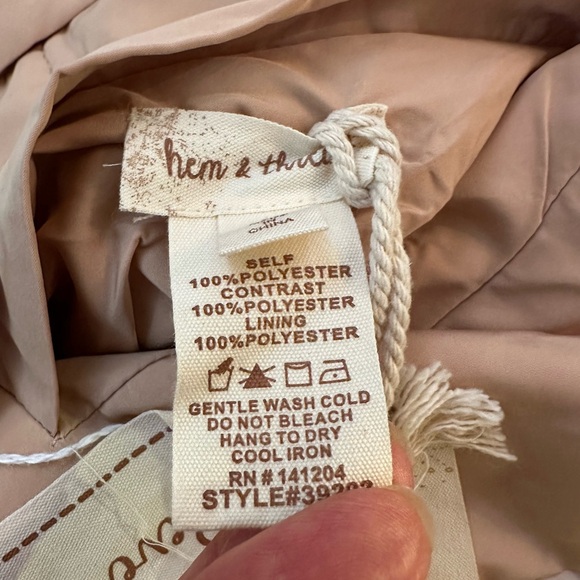 Hem & Thread Reversible Color Block Puffer Vest - Picture 8 of 15